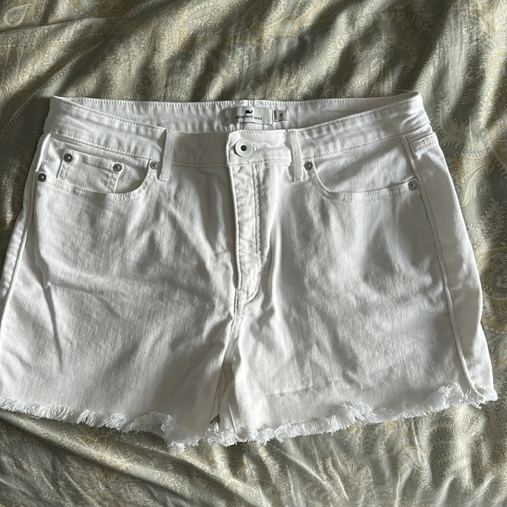 Vineyard Vines Outlet white denim frayed hem shorts sz31 -worn once!